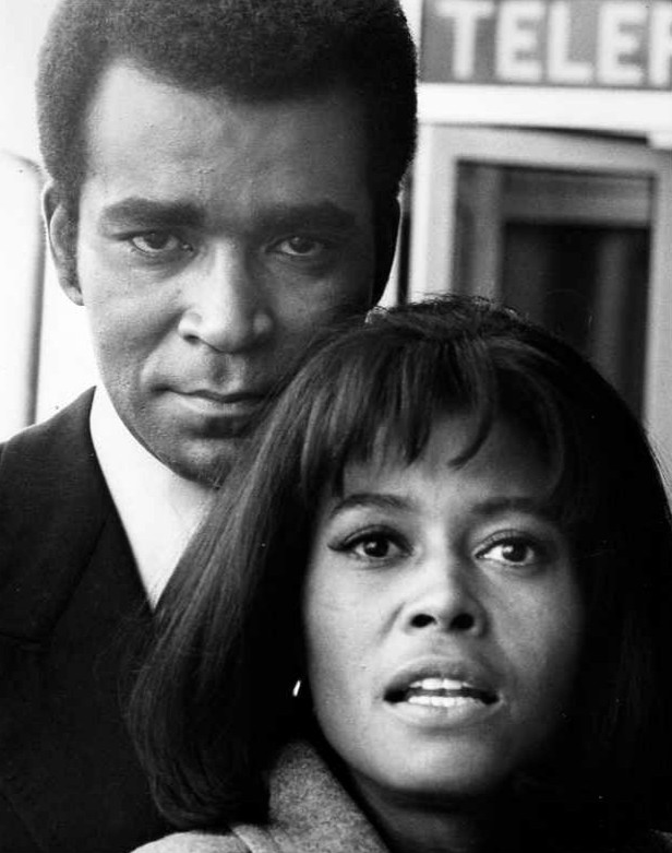 Abbey Lincoln et Greg Morris sur le tournage de Mission: Impossible, 1970