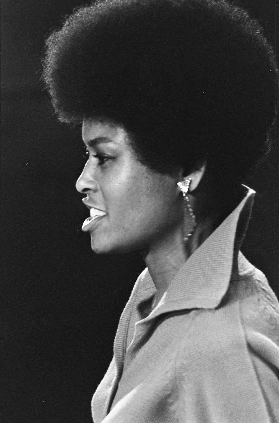 Abbey Lincoln de profil, Amsterdam, 13 juillet 1966 (n° 919-3555)