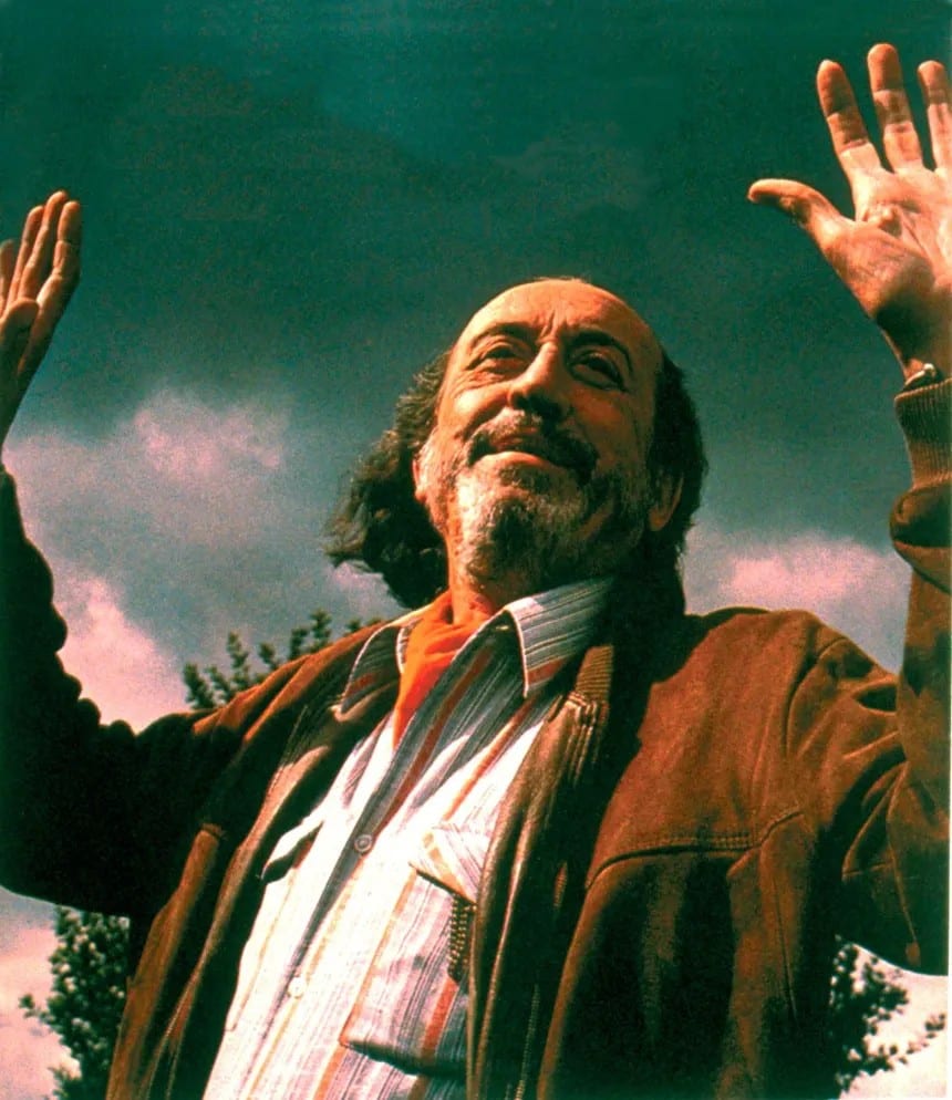 Jean-Roger Caussimon, bras levés vers le ciel