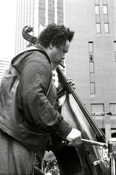 Charles Mingus en 1976